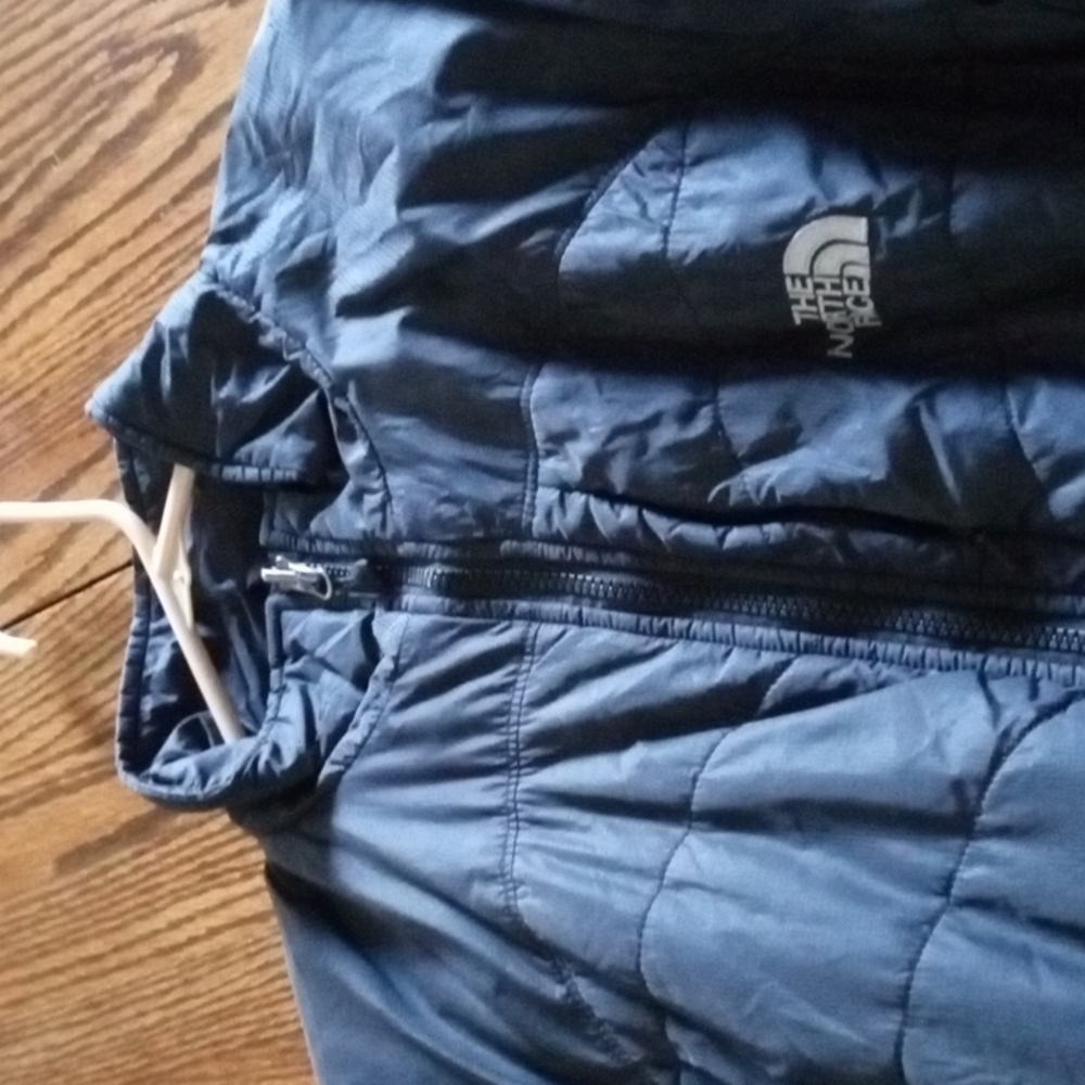 Women's North Face wind breaker